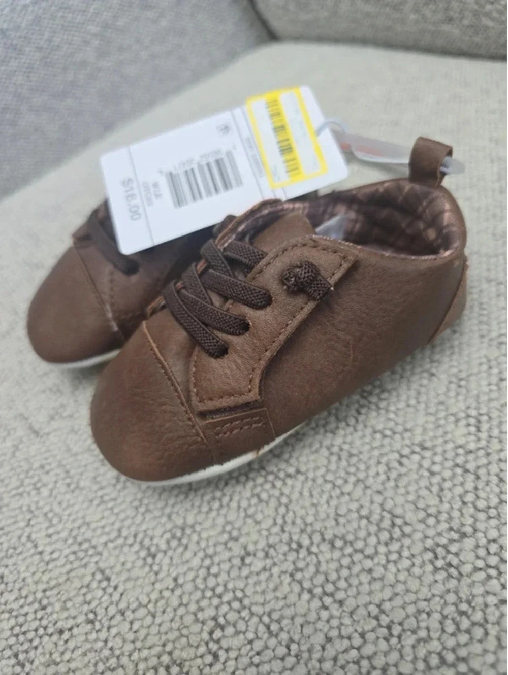 12 to 18m brand new baby shoes from carter's item. 1176 bin, 21